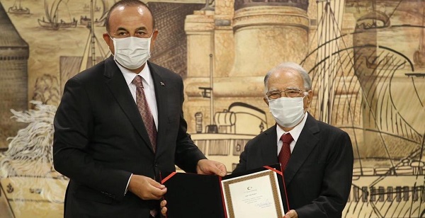 Presentation of the “Distinguished Service Award of the Ministry of Foreign Affairs” to the Journalist Sami Kohen by Foreign Minister Mevlüt Çavuşoğlu, 12 October 2020