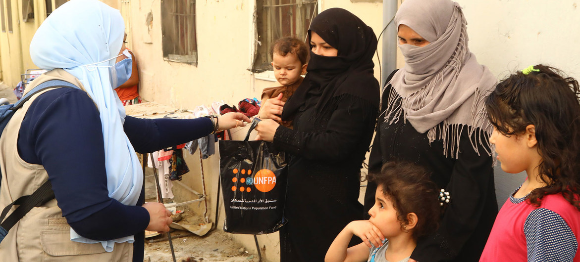 UNFPA distributed dignity kits to women in Beirut following the devastating explosion.