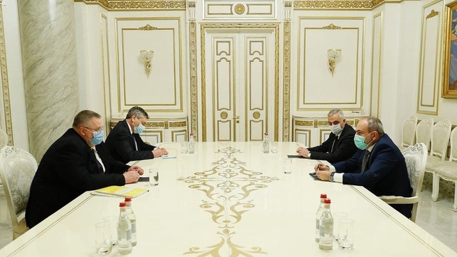 Alexei Overchuk meets with Prime Minister of Armenia Nikol Pashinyan. Photo: Press service of the Armenian Government
