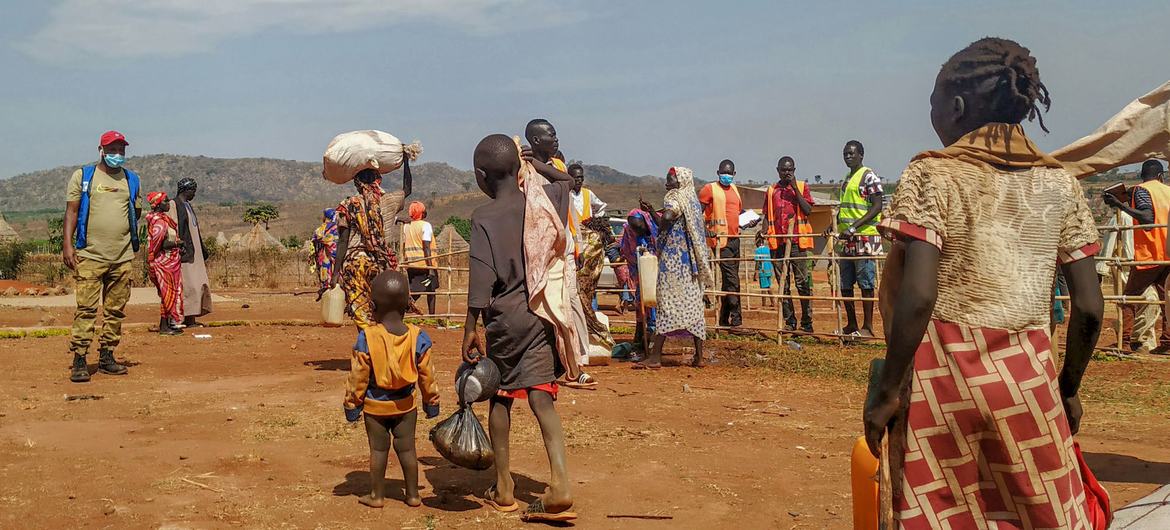 UNHCR and partners move refugees to safety in the Benishangul Gumuz region in Ethiopia.