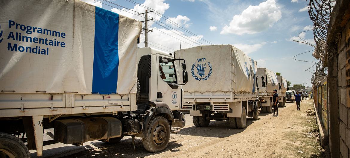 IOM trucks head to Cité Soleil in Haiti, with relief items for vulnerable communities.