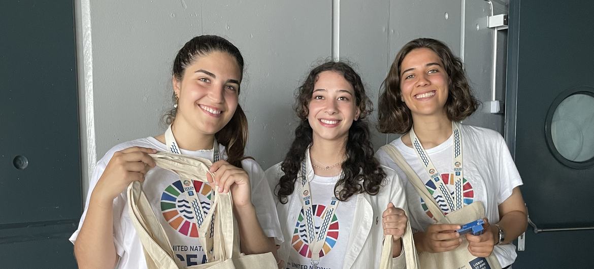 Young volunteers supporting the Ocean Conference in Lisbon.