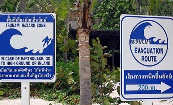 Tsunami warning signs (file)