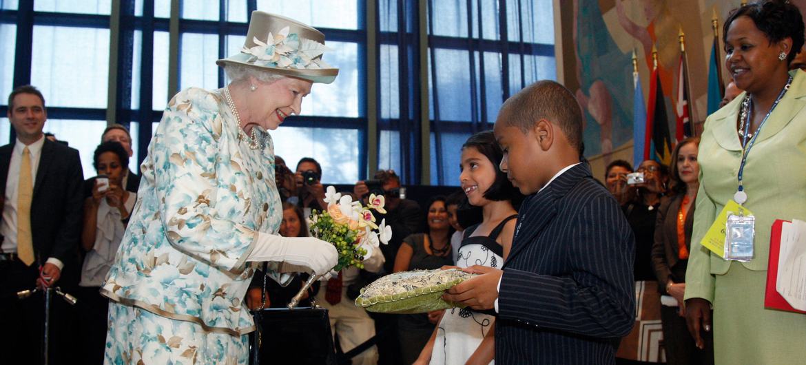Children present Queen Elizabeth II of the United Kingdom with a bouquet of flowers as she concludes her visit at UN Headquarters, New York.