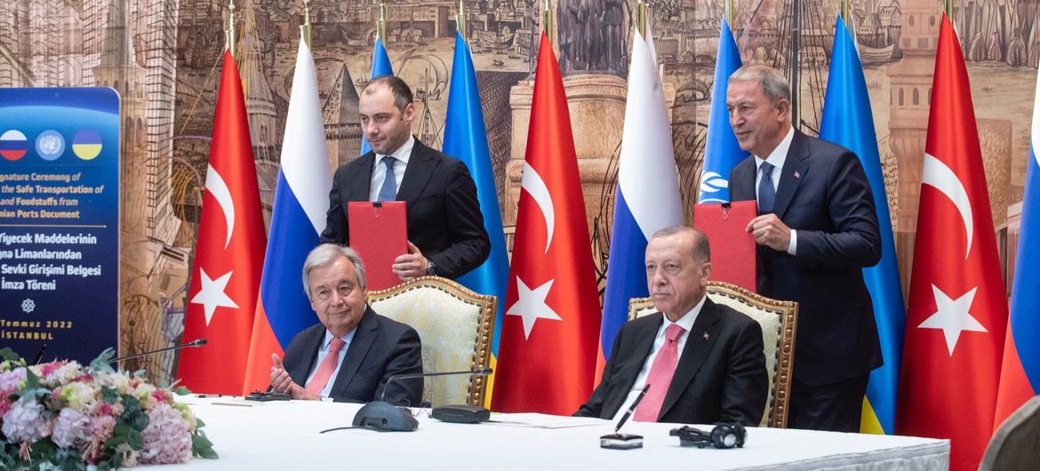 Secretary-General António Guterres (left) and President Recep Tayyip Erdoğan at the signing ceremony of Black Sea Grain Initiative in Istanbul, Türkiye..