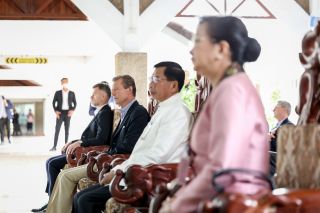 (fr. l. to r.) Franz Fayot, , Minister for Development Cooperation and Humanitarian Affairs H.R.H. the Grand Duke ; Khamphane Sitthidampa, Governor of Vientiane Province ; Khemmani Pholsena, Minister and Head of the President's Office of Laos