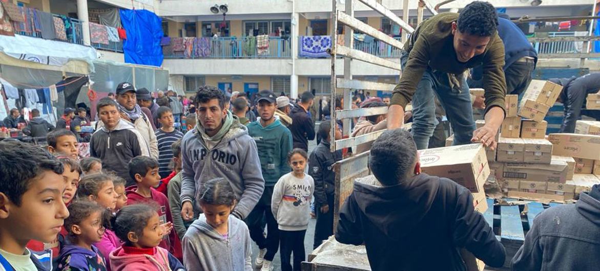 Food aid arrives at an UNRWA school-turned-shelter in Gaza.