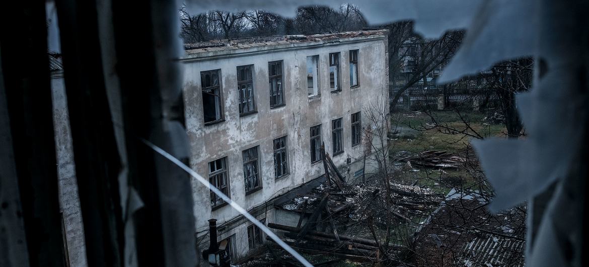 An abandoned school, damaged after a shell strike, in Krasnohorivka, Donetsk. (file)