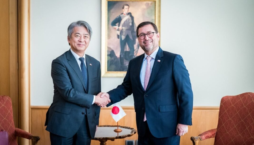 Chilean Subsecretary Meets with Japanese Ambassador to Mark India Day Chilean Subsecretary Meets with Japanese Ambassador to Mark India Day