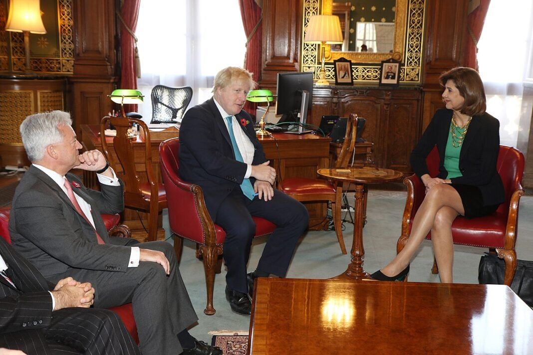 Colombian Minister Meets Envoy to Discuss Rail Funding Colombian Minister Meets Envoy to Discuss Rail Funding
