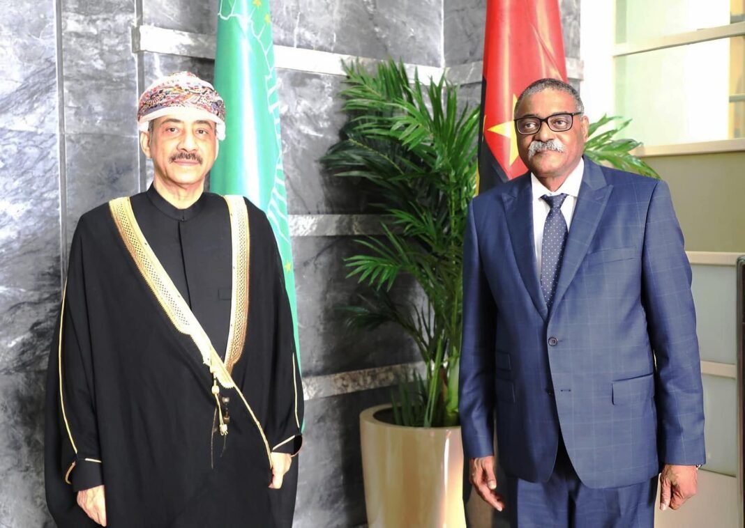 Oman Ambassador Presents Credentials to Angolan Official Oman Ambassador Presents Credentials to Angolan Official