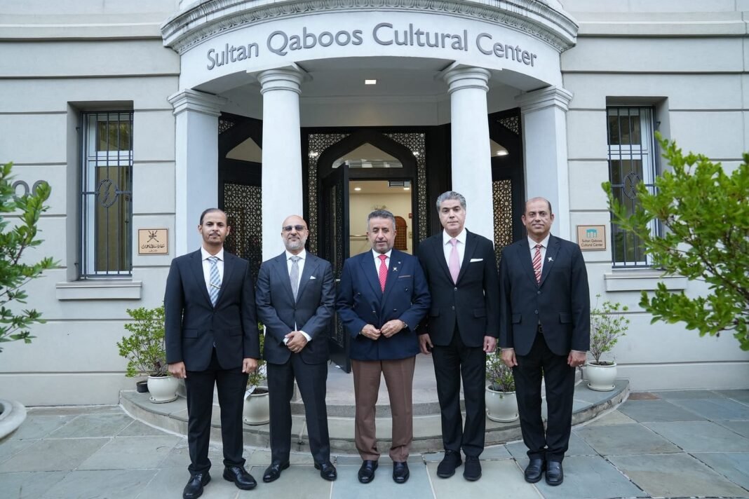 Minister Al Zaabi Hosts US Officials at Cultural Center Minister Al Zaabi Hosts US Officials at Cultural Center