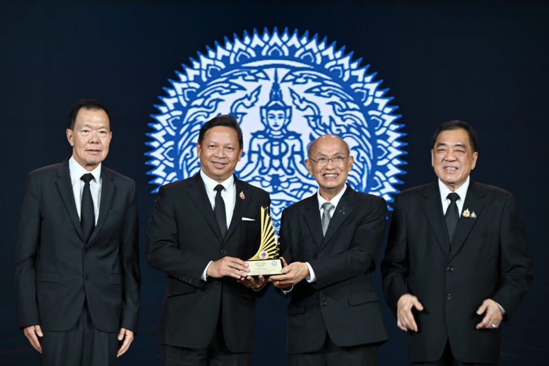 Thai Ministry Receives Award for Business Facilitation Thai Ministry Receives Award for Business Facilitation