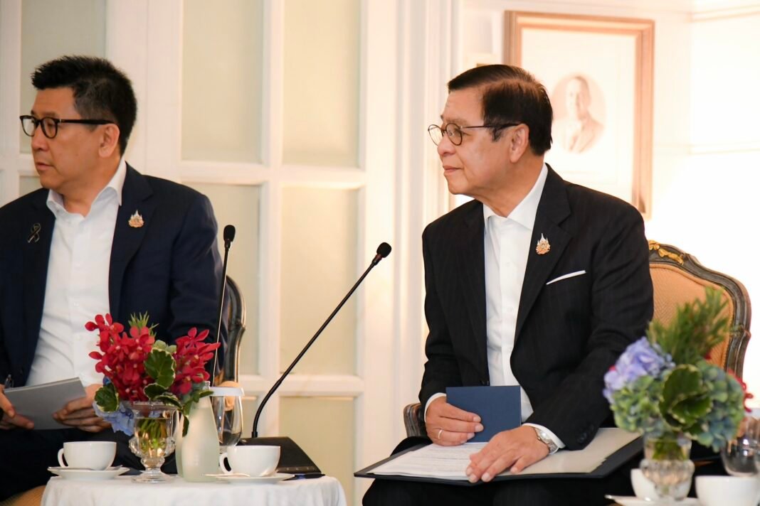 Thai Minister Welcomes Singaporean Prime Minister to Rail Retreat