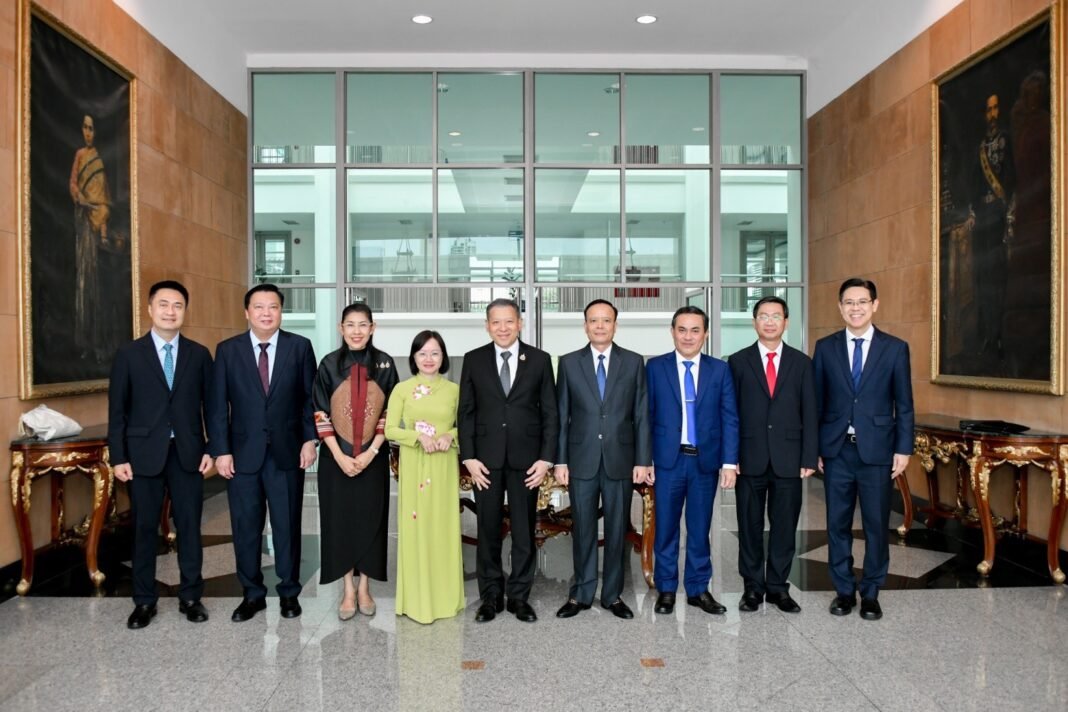 Thai Minister Welcomes Vietnamese Leaders Delegation Thai Minister Welcomes Vietnamese Leaders Delegation