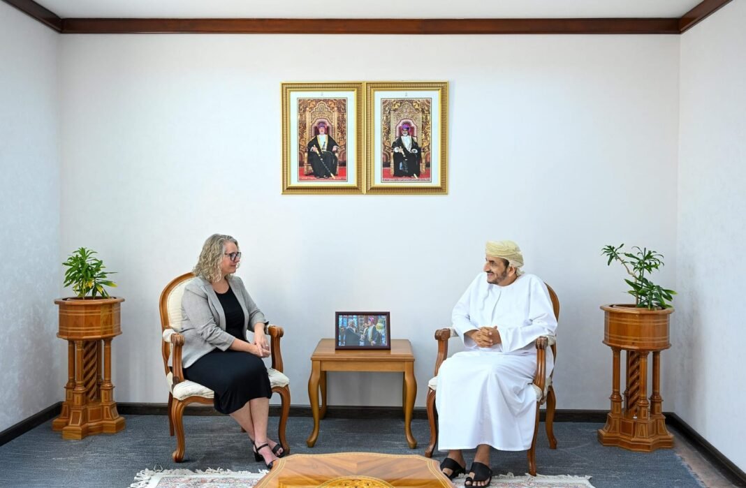 Undersecretary Meets Commercial Office Director to Boost Trade