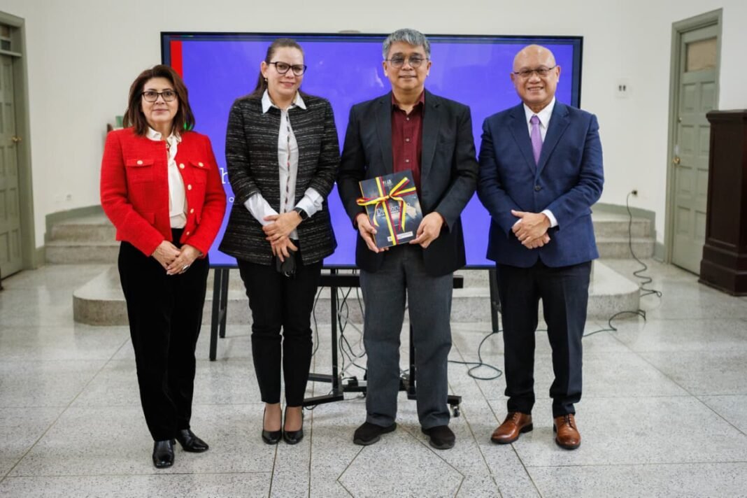 Colombian Academy Hosts Philippine Maritime Law Expert Colombian Academy Hosts Philippine Maritime Law Expert
