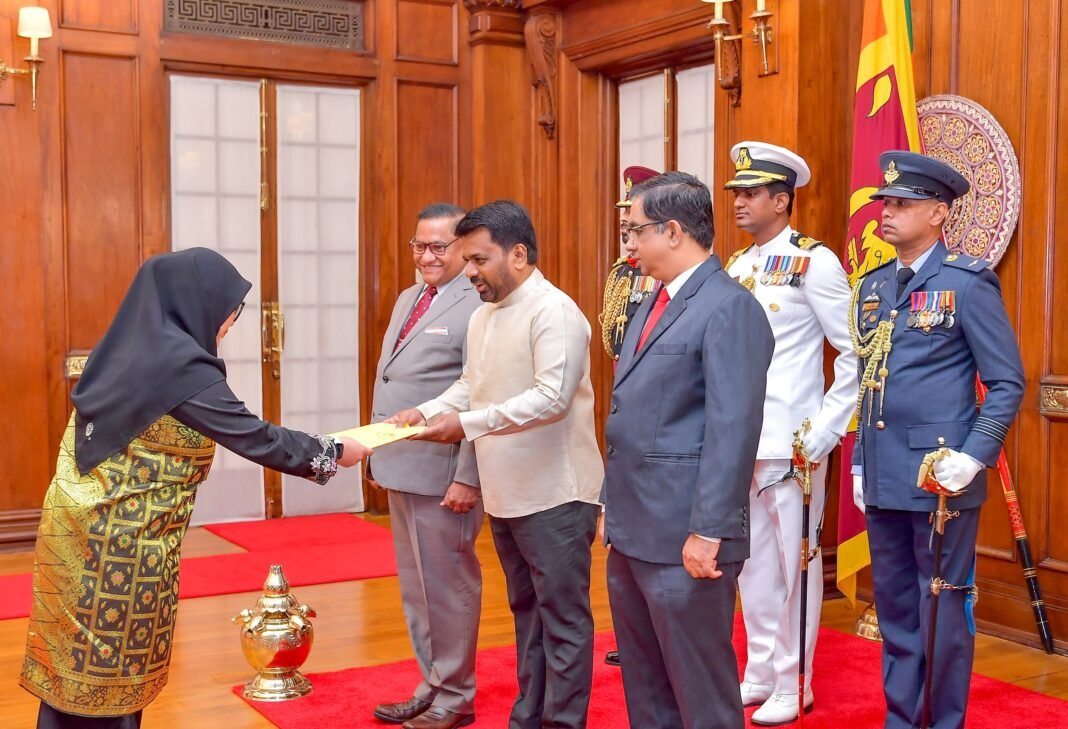 High Commissioner of Brunei Presents Credentials to Sri Lanka High Commissioner of Brunei Presents Credentials to Sri Lanka