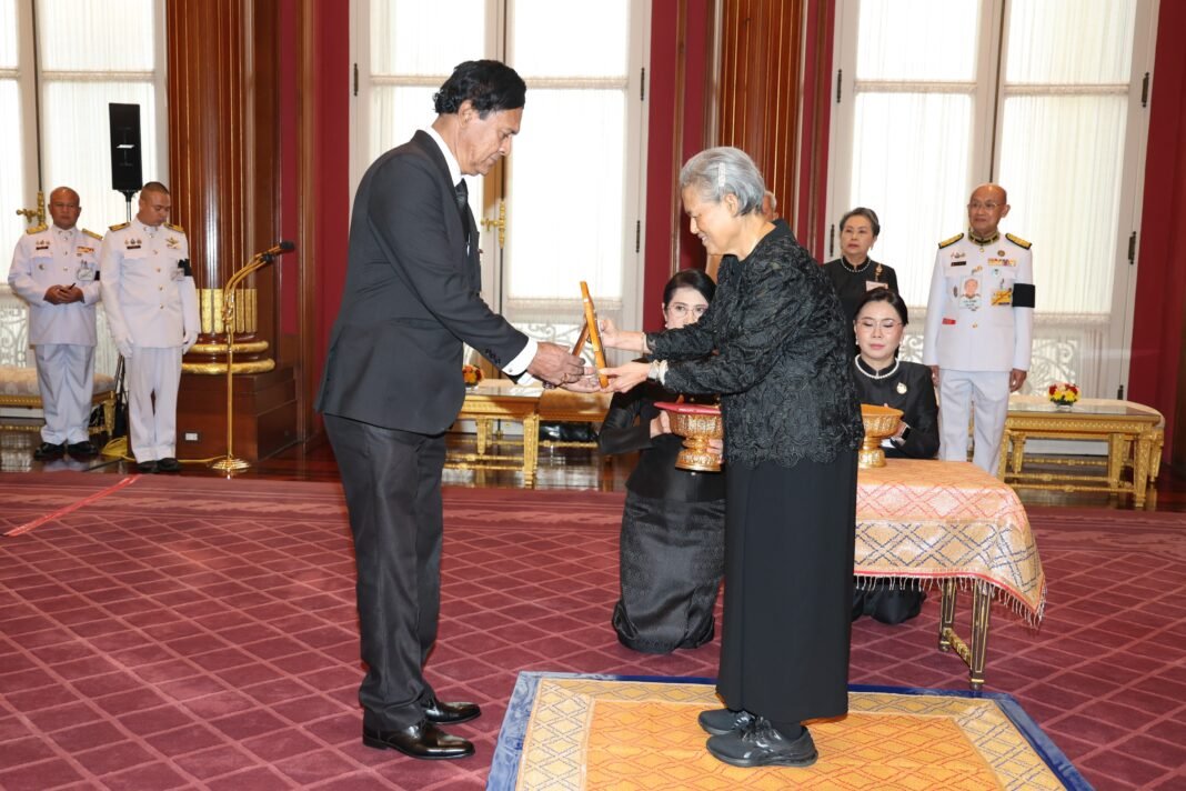 Thai Minister Honors Sri Lankan Nursing Leader