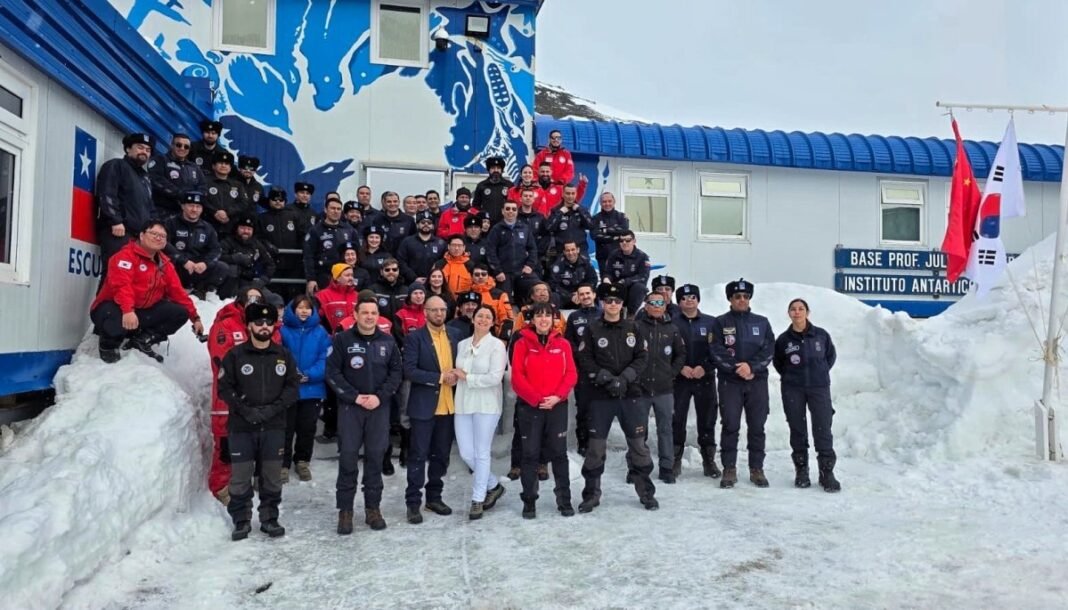 Chilean Scientist Marries in Antarctica Chilean Scientist Marries in Antarctica