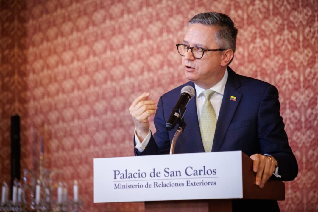 Minister Roa Meets Consular Body to Present Migrant Agency Minister Roa Meets Consular Body to Present Migrant Agency