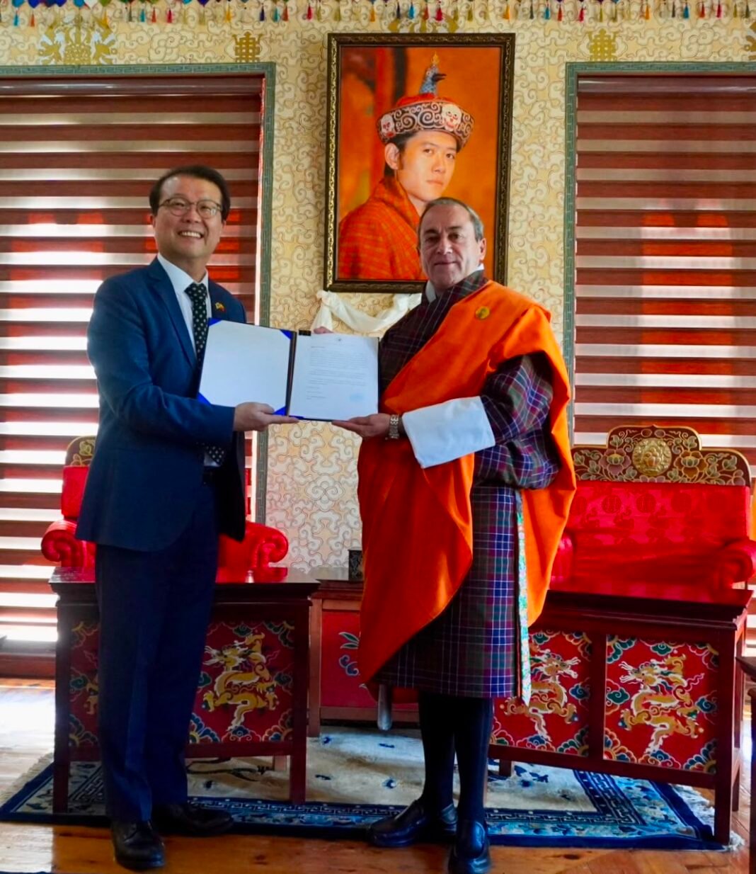 Korean Envoy Hands Over Seven Vehicles to Bhutan Korean Envoy Hands Over Seven Vehicles to Bhutan