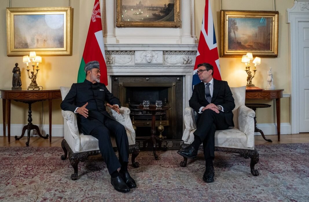 Sultan Haitham Meets Burnham to Discuss Regional Security