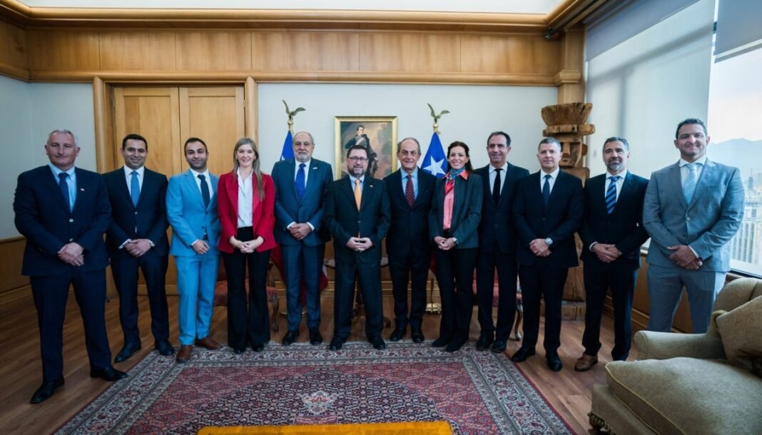 Minister Pérez Mackenna Receives Chilean-Arab Business Delegation Minister Pérez Mackenna Receives Chilean-Arab Business Delegation