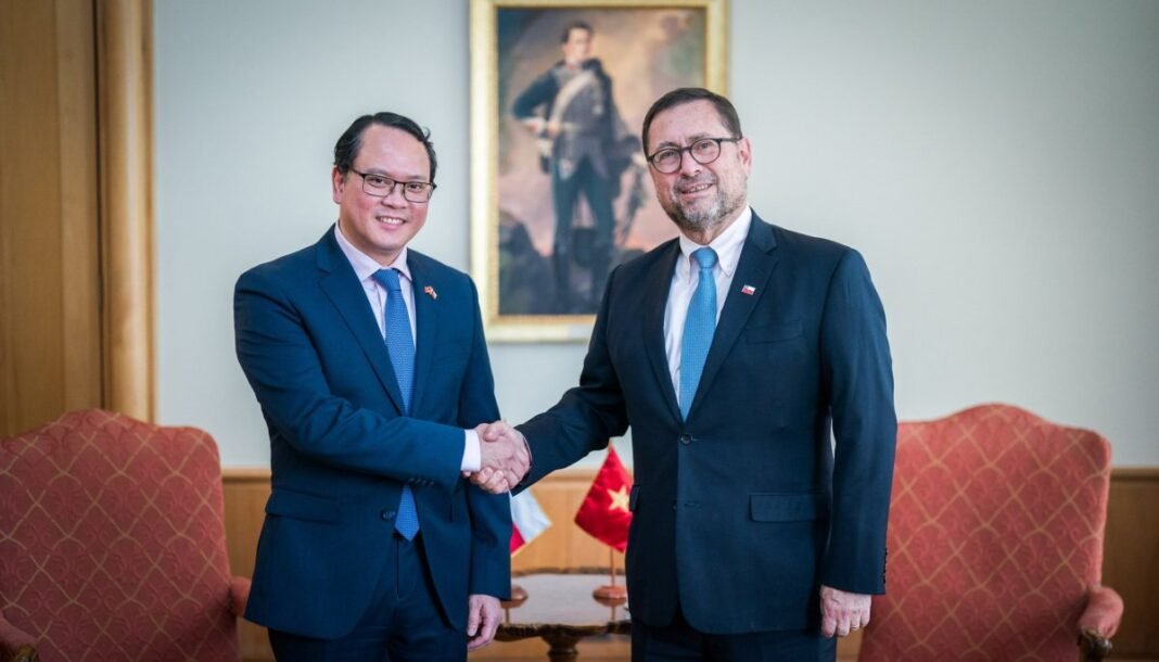 Minister Meets Envoy to Discuss Rail Funding