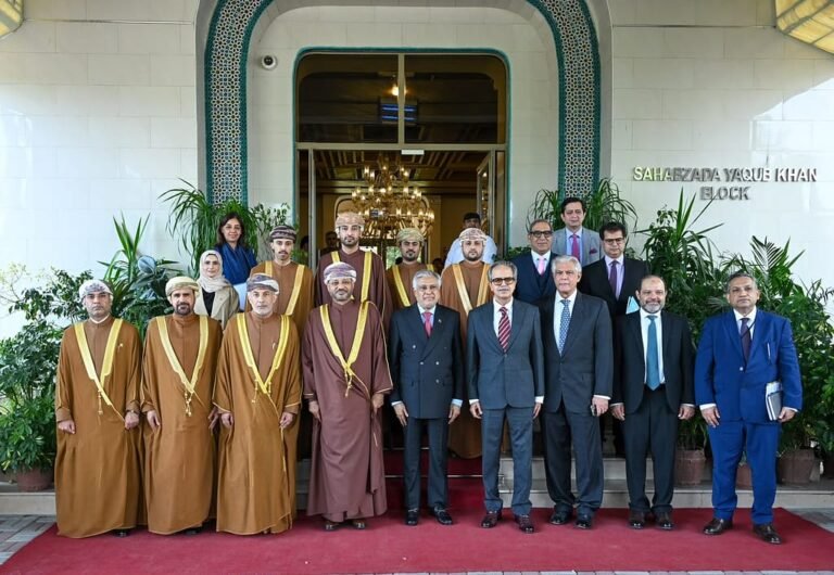 Oman and Pakistan Hold Joint Ministerial Committee Meeting