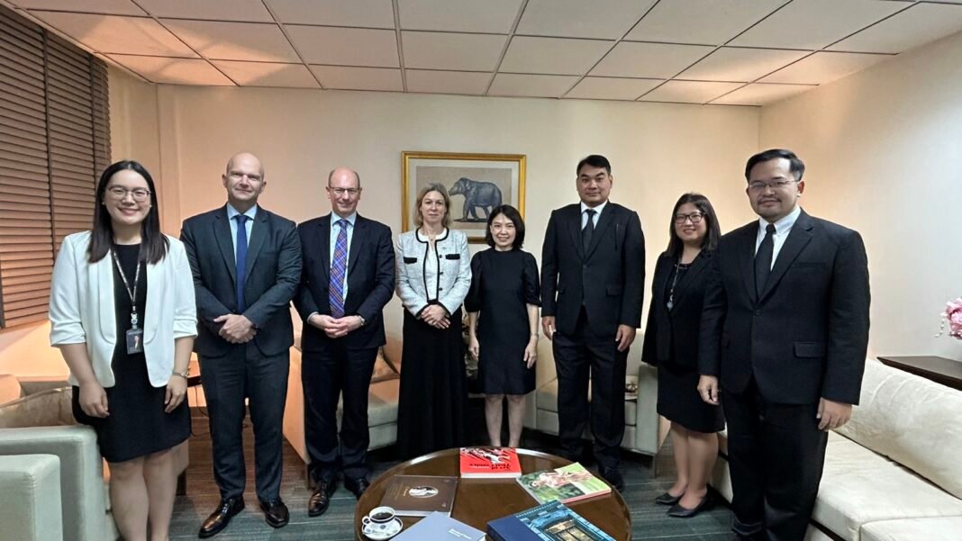 Thai Minister Meets British Envoy to Discuss Strategic Partnership Thai Minister Meets British Envoy to Discuss Strategic Partnership