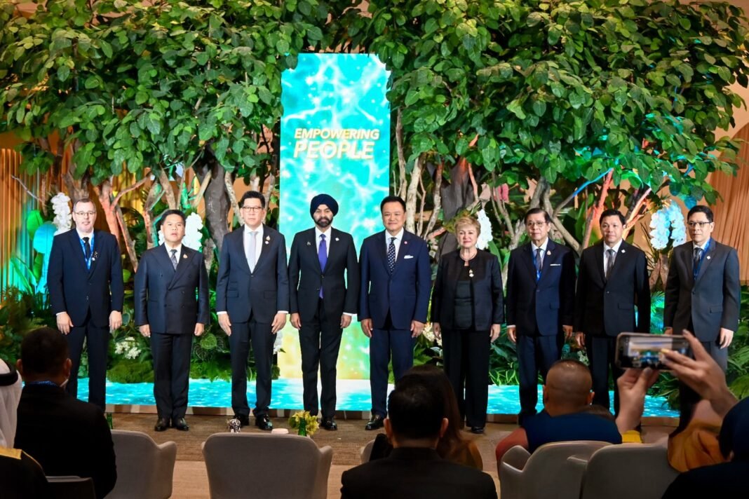 Deputy Prime Minister Visits IMF Pavilion Deputy Prime Minister Visits IMF Pavilion