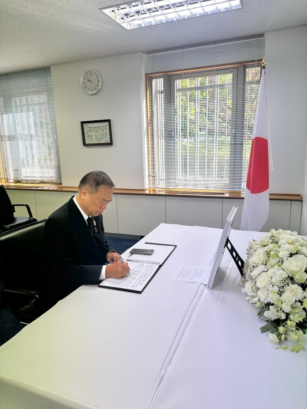 Thai Minister Signs Book of Condolences for Former Japanese PM Fukuda Thai Minister Signs Book of Condolences for Former Japanese PM Fukuda