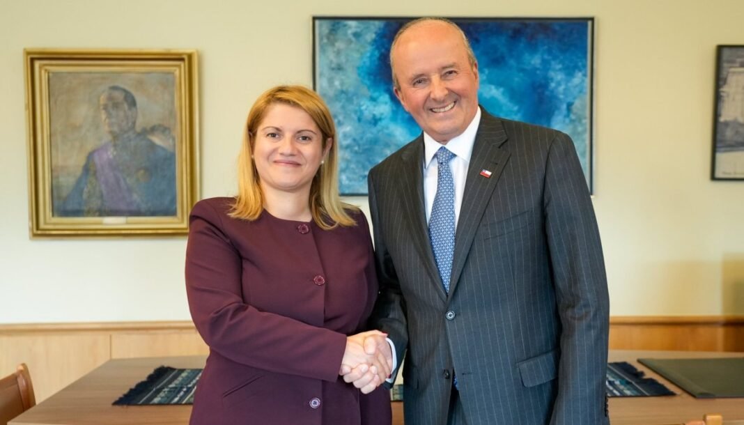 Chilean Minister Meets Italian Envoy to Discuss Rail Funding Chilean Minister Meets Italian Envoy to Discuss Rail Funding