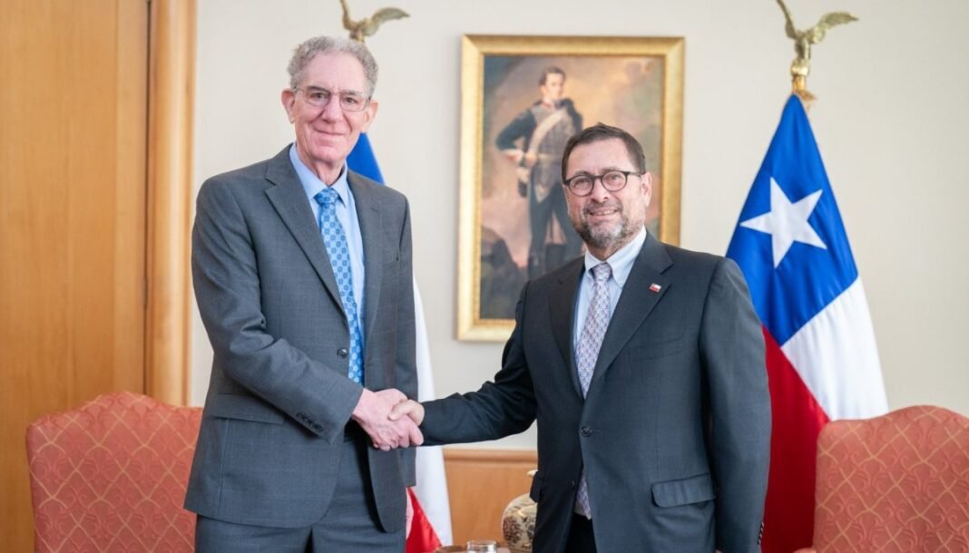 Minister Meets GMTO Representative to Discuss Telescope Funding