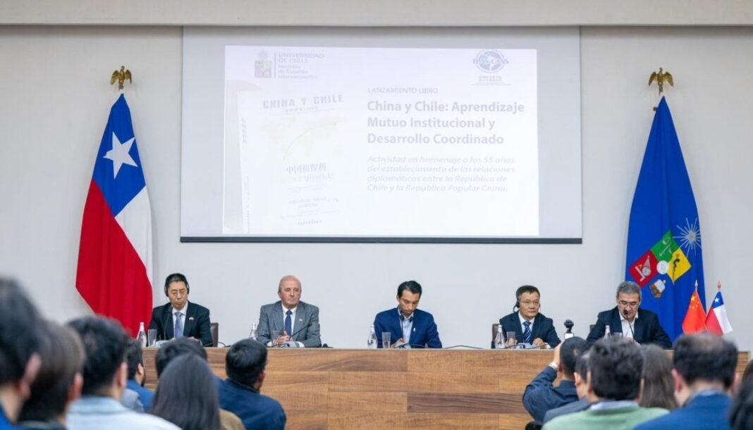 Torres Presents Book on Chile-China Relations Torres Presents Book on Chile-China Relations